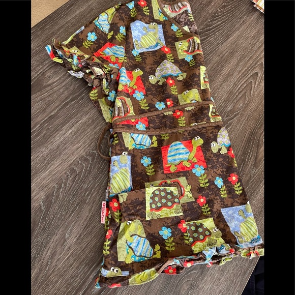 White Cross Brand Scrub Top, Turtle Scrubs, Size Large, tie waist - Picture 3 of 15